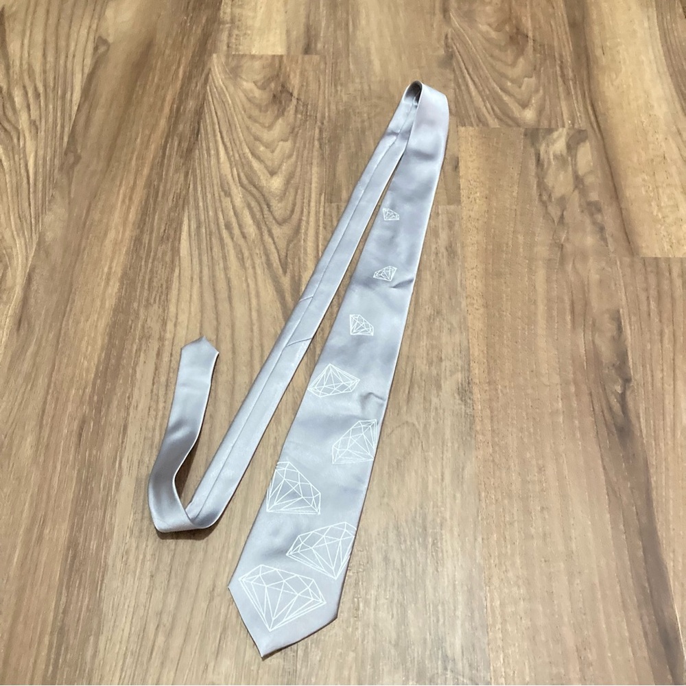 Cyberoptix Silver Men's Tie with White Diamond Motif